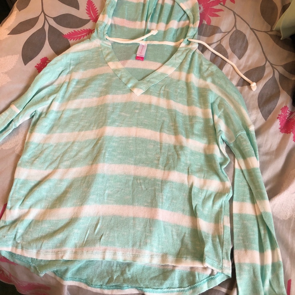 White/teal hoodie